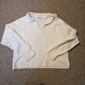 Collared double zero white sweater